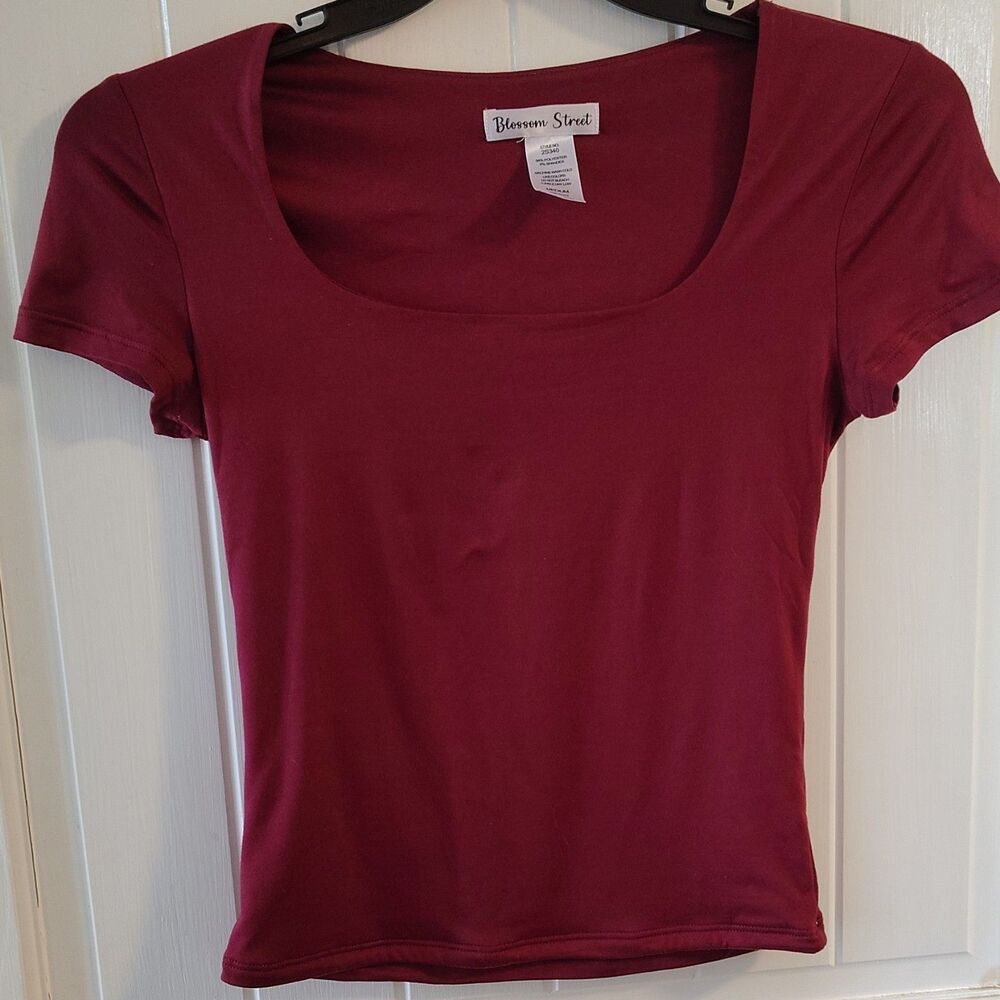Blossom Street Red Square Neck Short Sleeve Knit T-Shirt Medium
